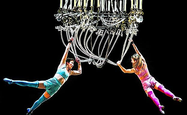 La danza aérea de algunos números resulta especialmente bella.