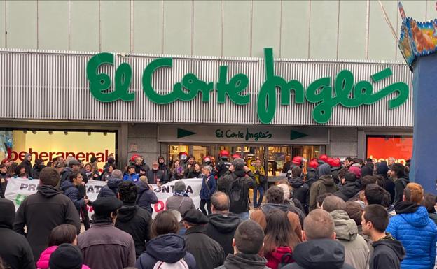 Momentos de tensión en las puertas de El Corte Inglés de Vitoria | Huelga General 30 enero 2020 País Vasco