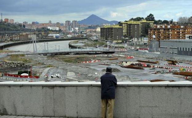 Vista de las obras para la apertura del canal de Deusto.