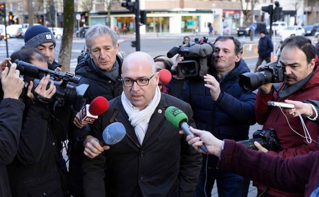 Alfredo de Miguel, en su última visita al Palacio de Justicia de Vitoria.