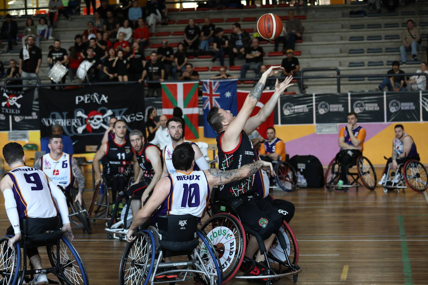 Fotos: Las imágenes del partido del Bidaideak