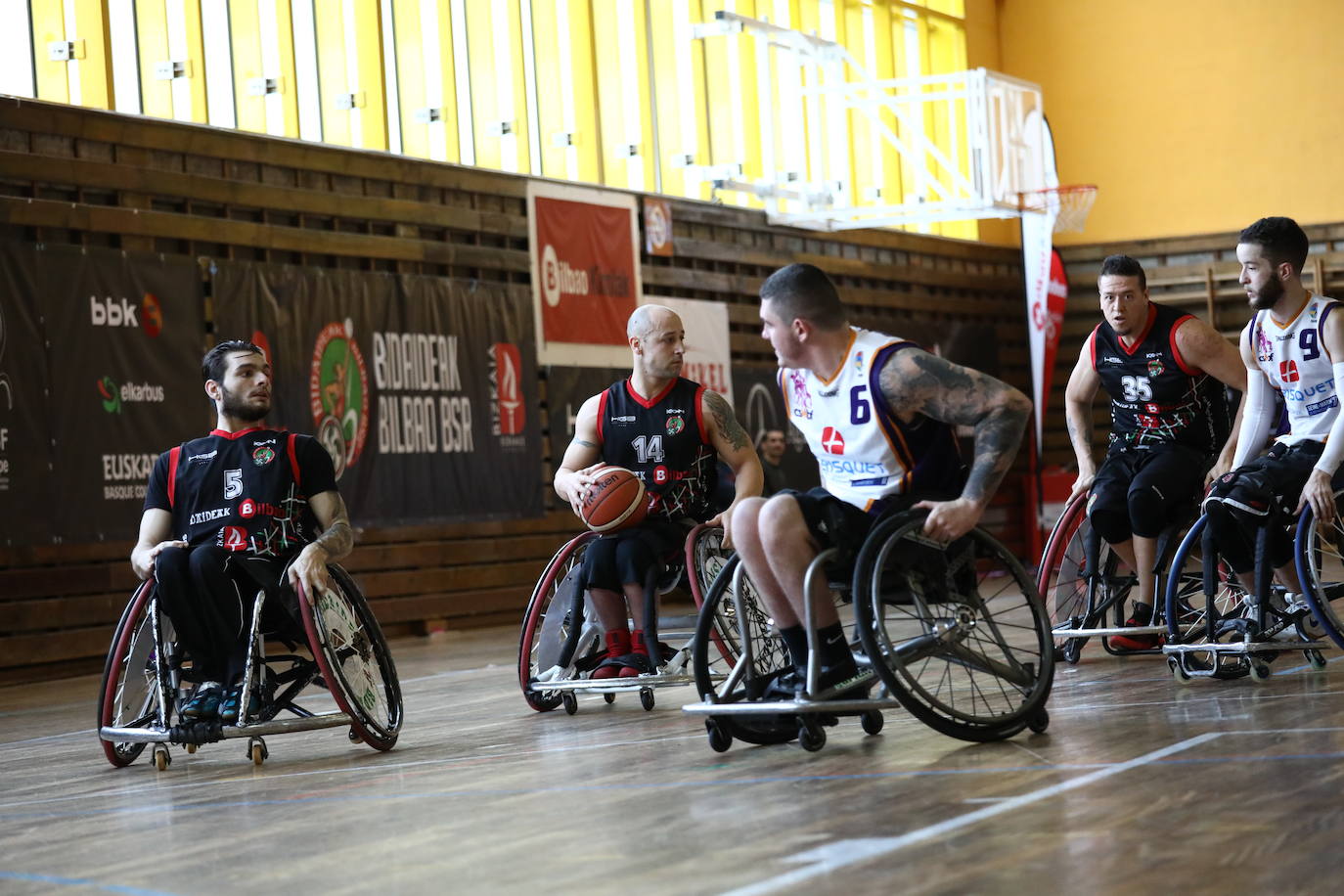 Fotos: Las imágenes del partido del Bidaideak