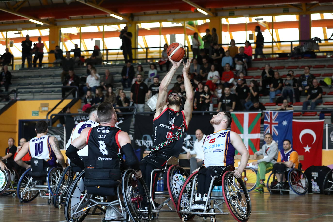 Fotos: Las imágenes del partido del Bidaideak