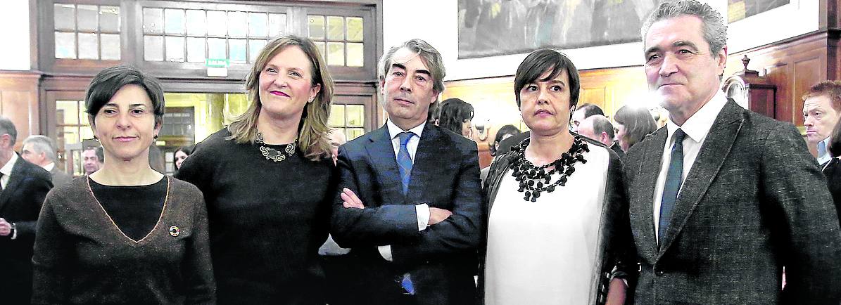 Juana Otxoa-Errarte, Matxalen Acasuso, Iñigo Basañez, Mari Cruz Gorostiza y Patxi Chocarro. 