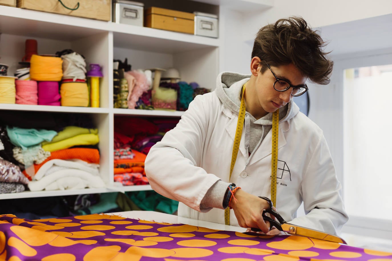 Fotos: Eder Aurre, seleccionado entre 152 diseñadores para vender sus creaciones en Milán