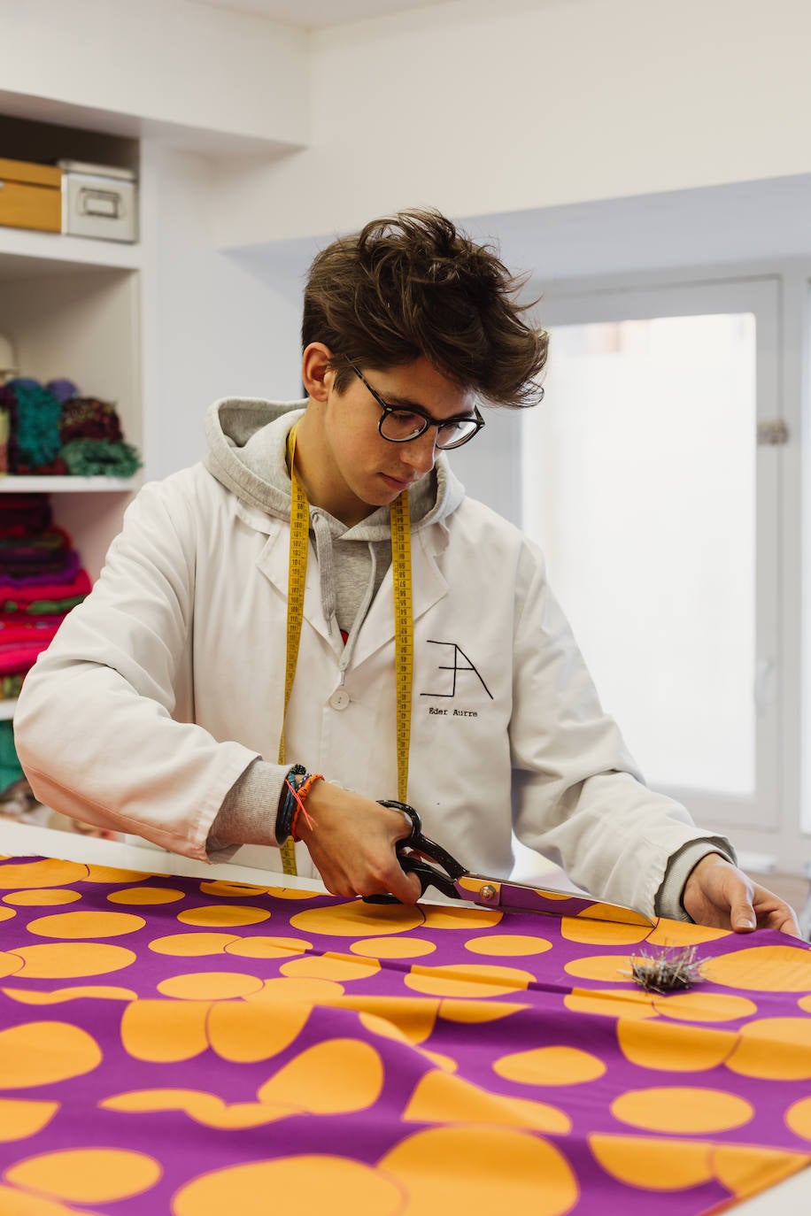 Fotos: Eder Aurre, seleccionado entre 152 diseñadores para vender sus creaciones en Milán