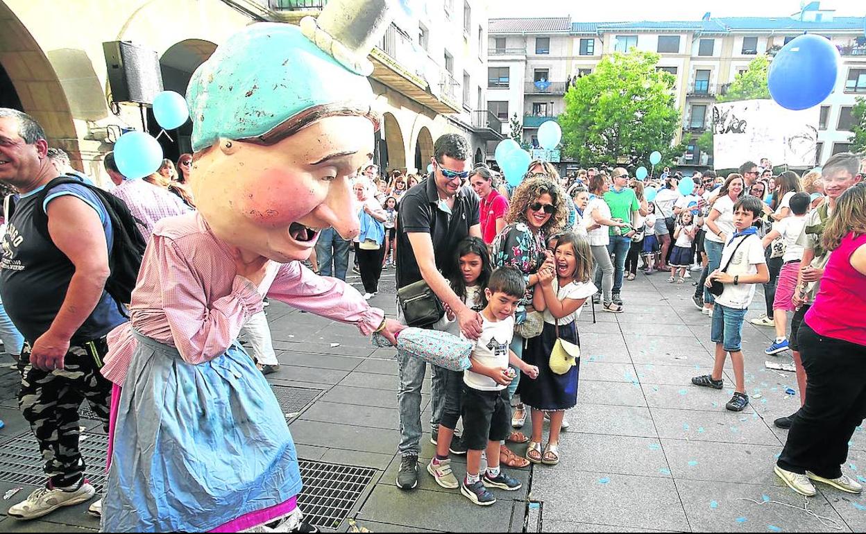 Herritarrek sortutako abesti berriak Karmengo jaien egitaraua animatuko du behin uztailean txupinazoa jaurtita.