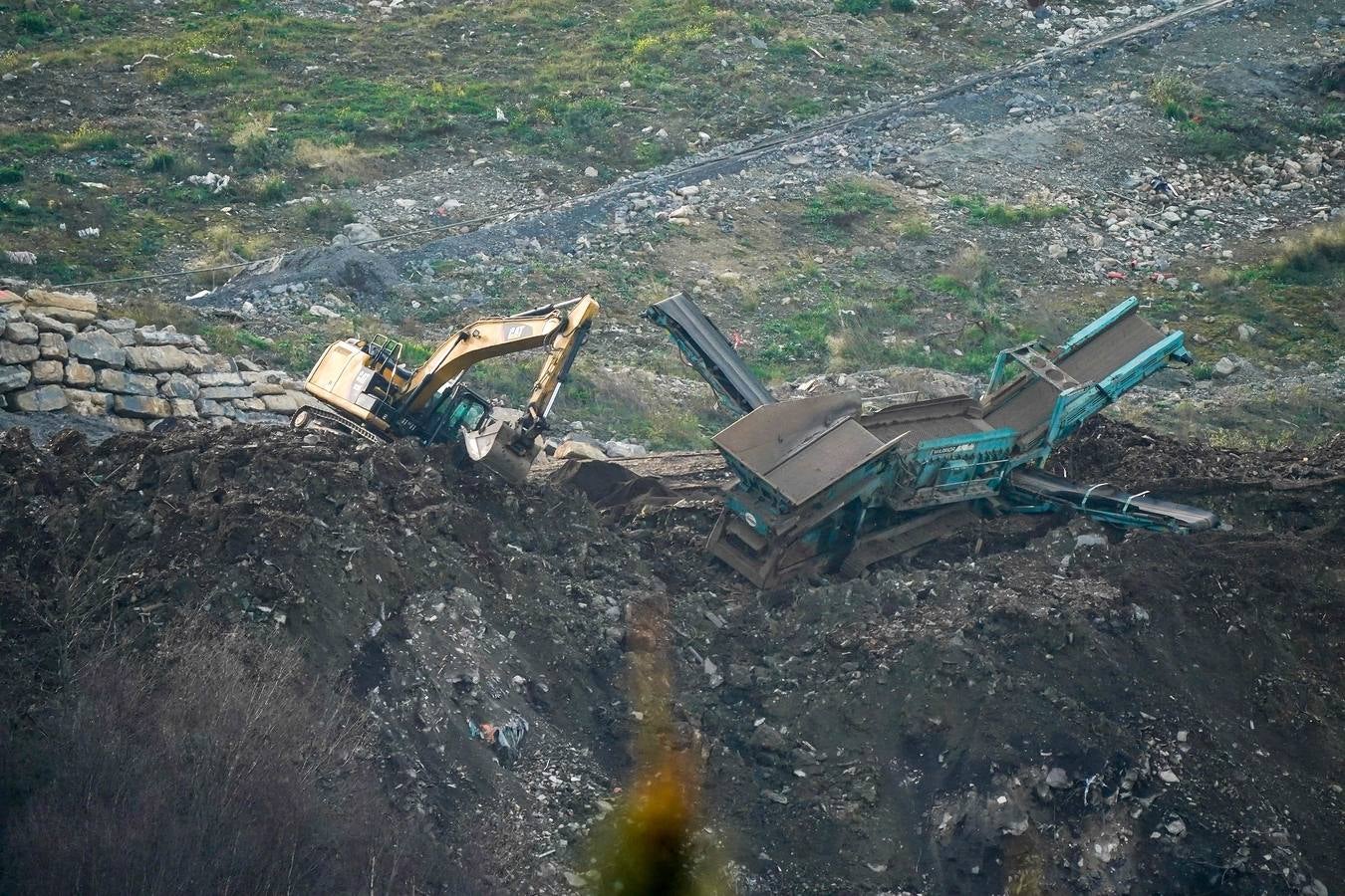Fotos: Un desprendimiento de tierra corta la A-8 en Zaldibar
