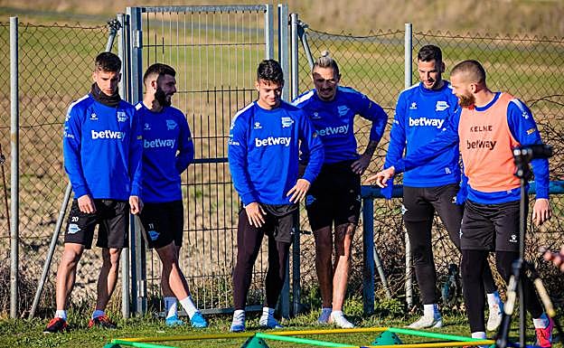 Pons, Rioja, Ismael, Fejsa, Edgar y Laguardia, en el último entrenamiento. 