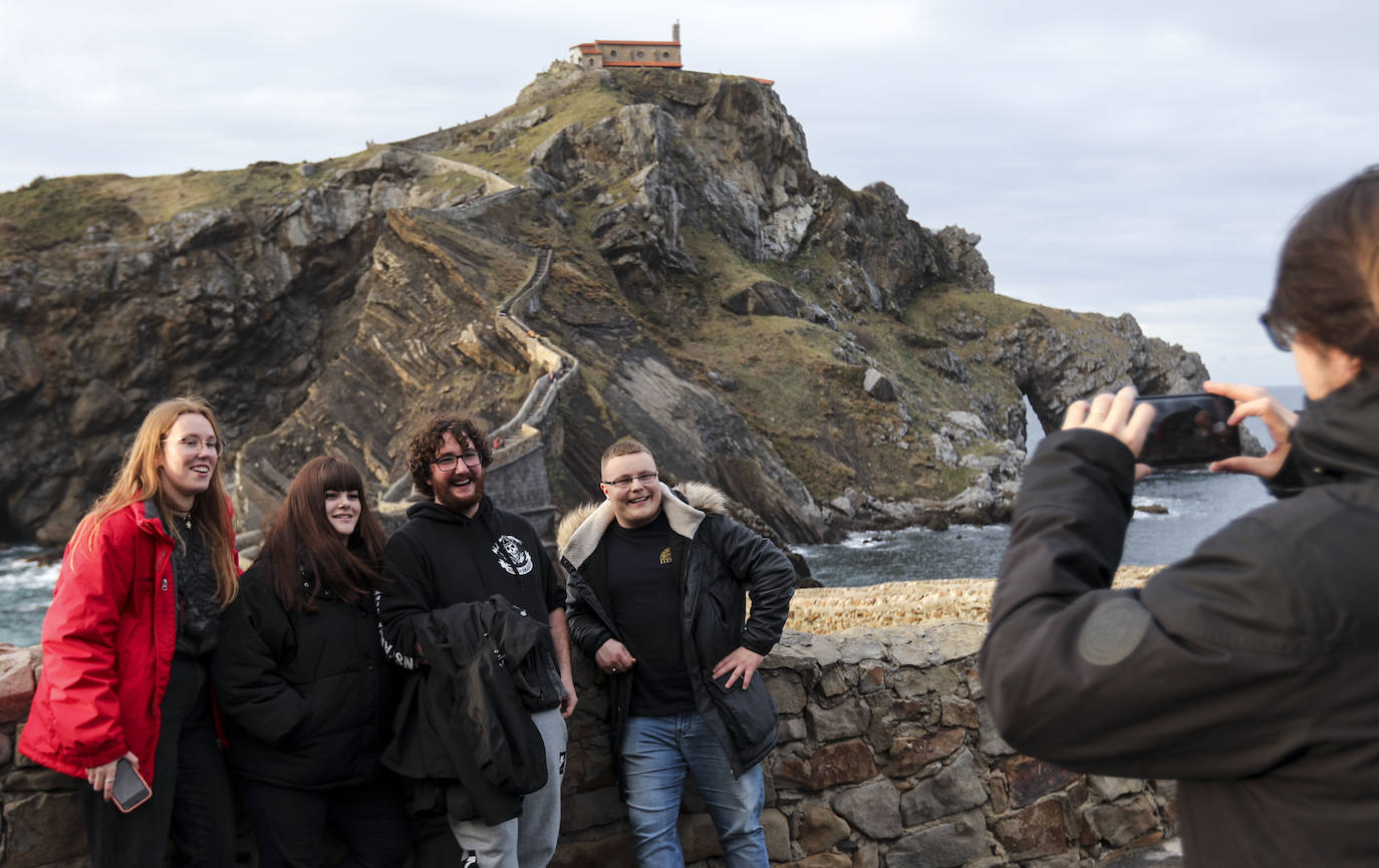 Fotos: Excursión a San Juan de Gaztelugatxe tras anunciarse que se regularán las visitas