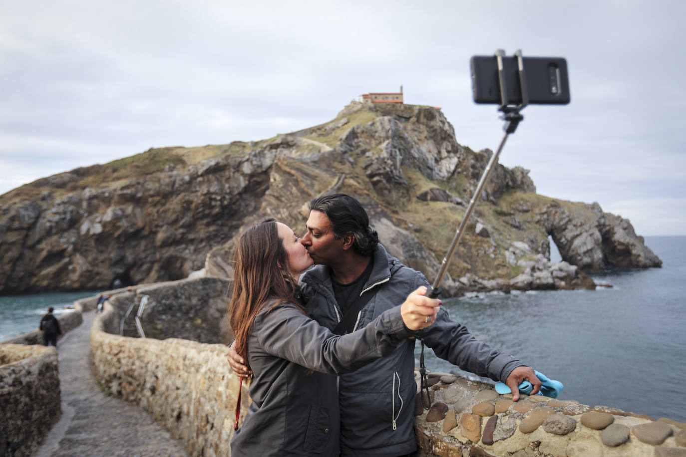 Fotos: Excursión a San Juan de Gaztelugatxe tras anunciarse que se regularán las visitas