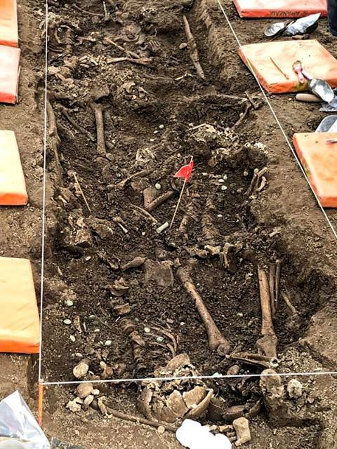 Fotos: Hallan diez esqueletos en la primera fosa carlista de Euskadi