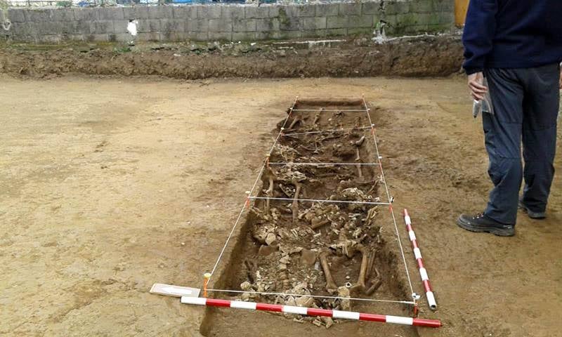 Fotos: Hallan diez esqueletos en la primera fosa carlista de Euskadi