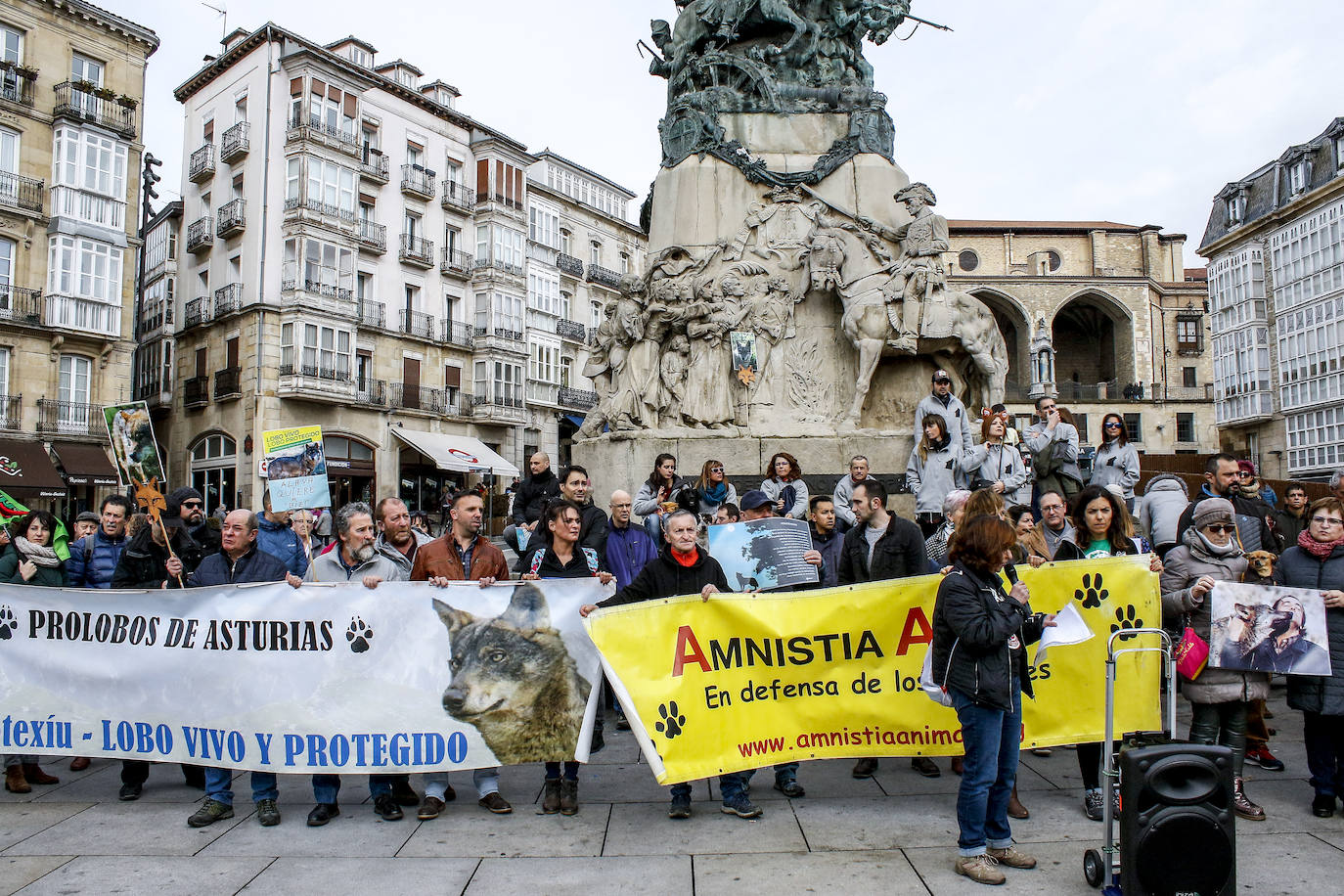 Fotos: El lobo no está sólo en Álava