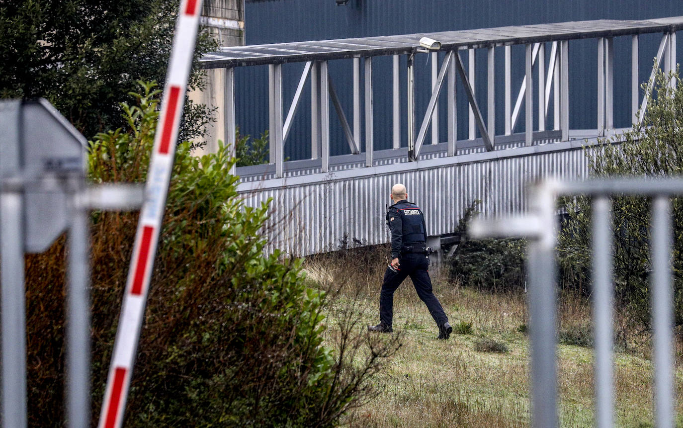 Fotos: Aparece un cádaver en la planta de biocompost de Júndiz