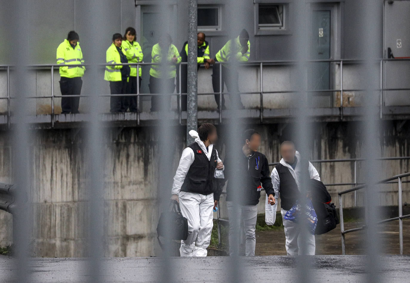 Fotos: Aparece un cádaver en la planta de biocompost de Júndiz