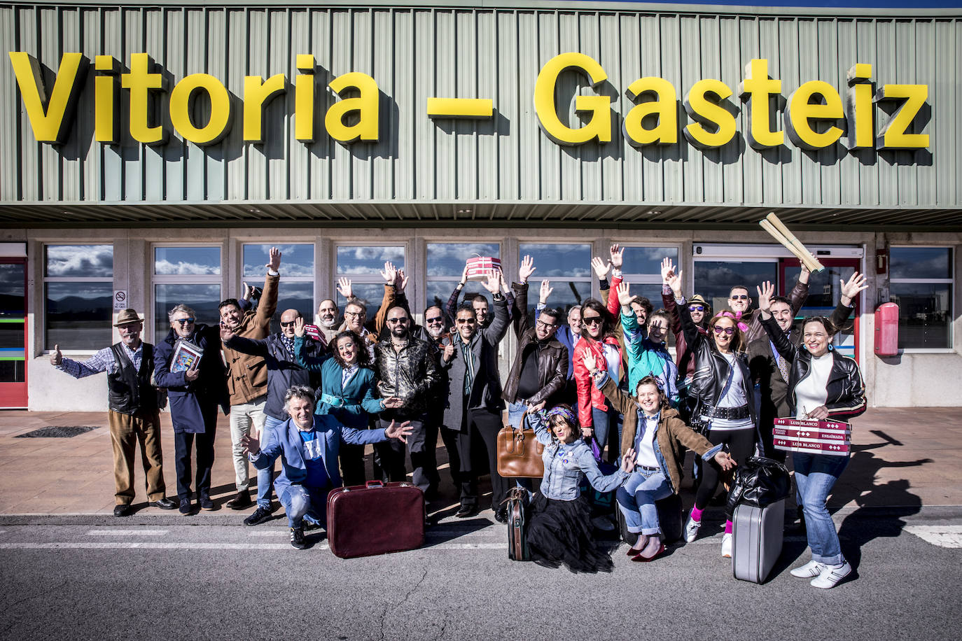 Foto de familia de los participantes.