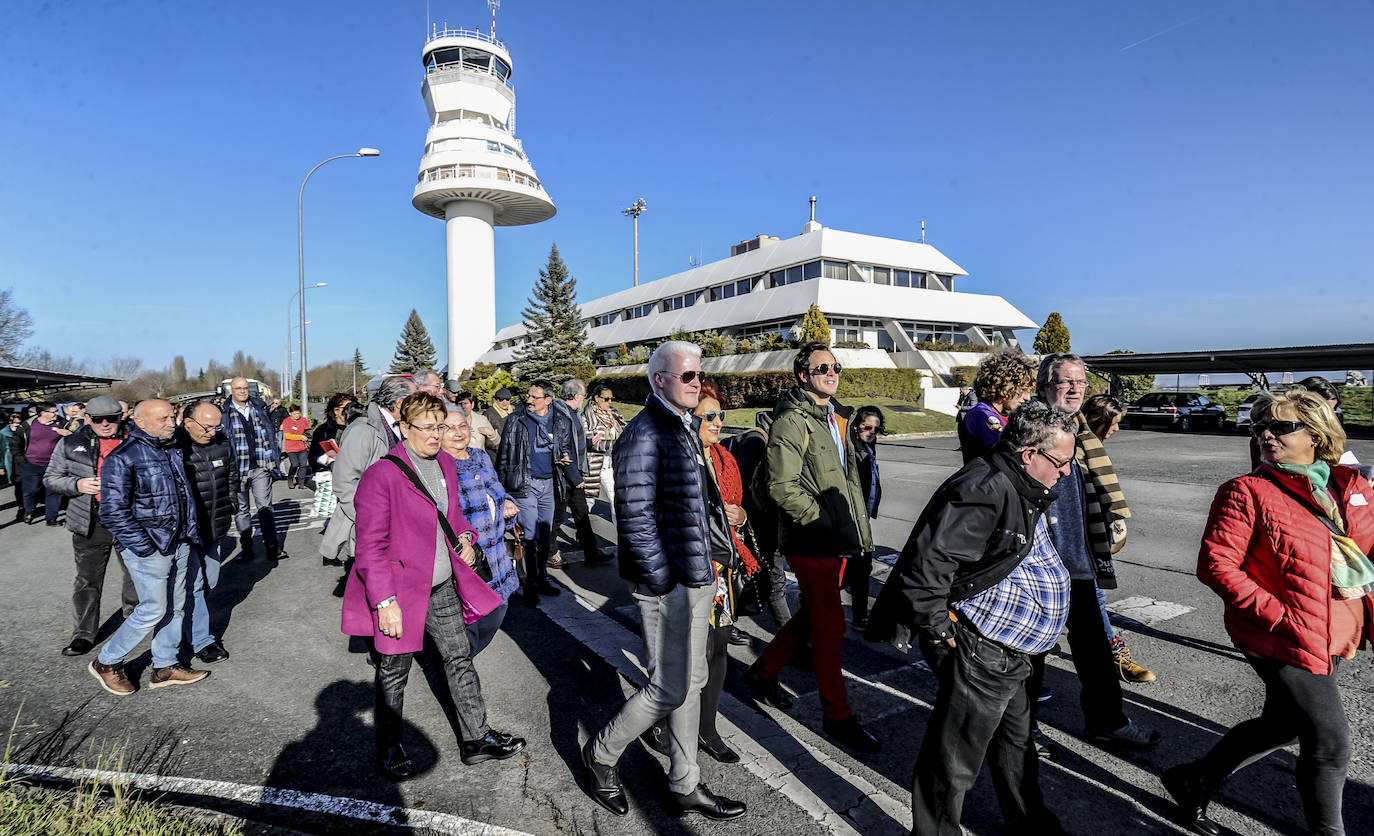 Participantes en la fotografía a la llegada a Foronda.