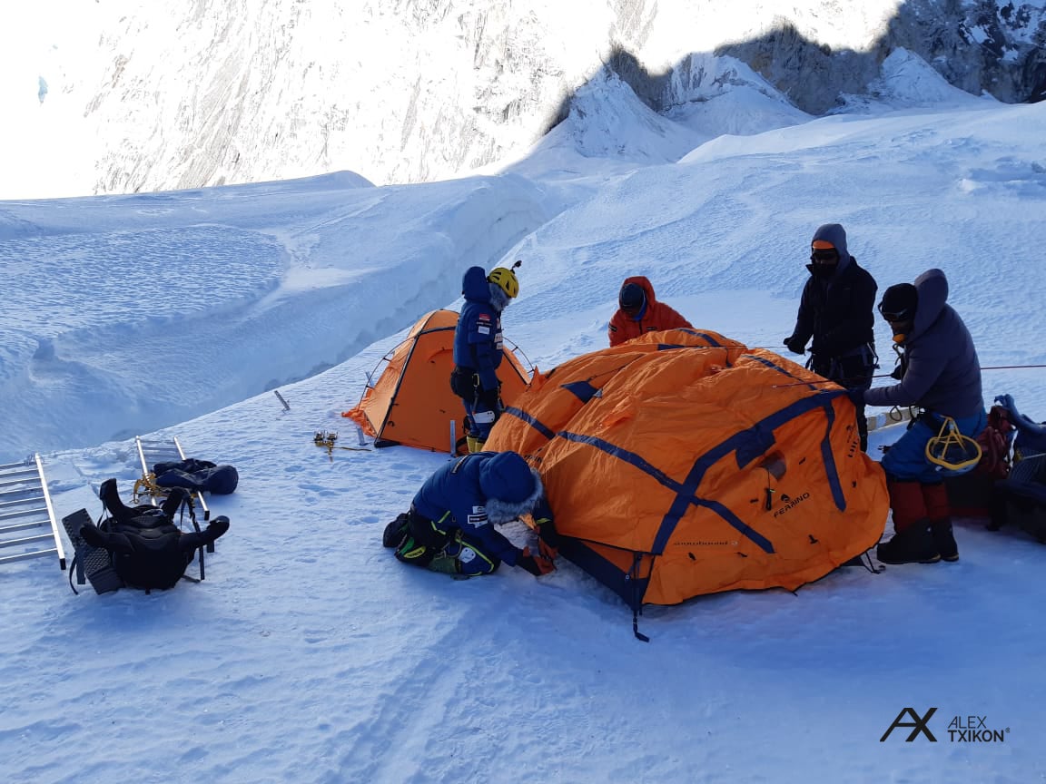 Fotos: Txikon, en la expedición invernal al Everest