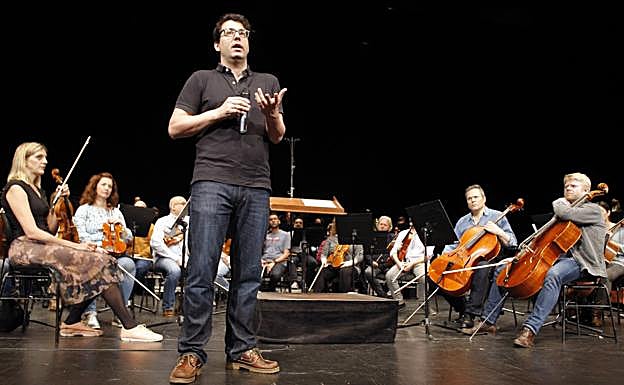 Fernando Velázquez, durante un ensayo. 