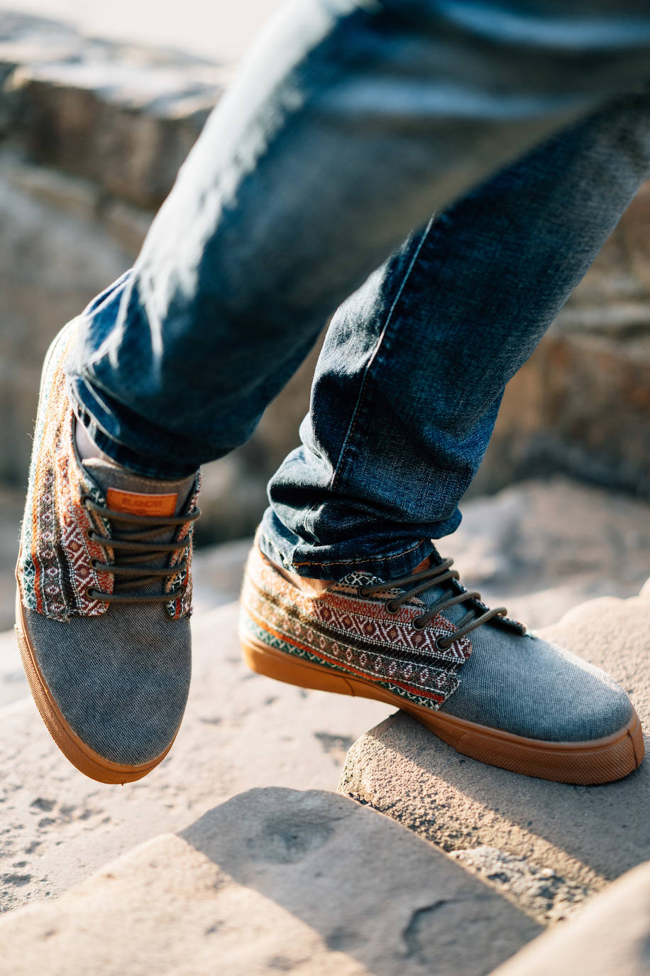 Fotos: Las zapatillas vascas que pisan fuerte: están hechas de botellas de plástico y algodón reciclado