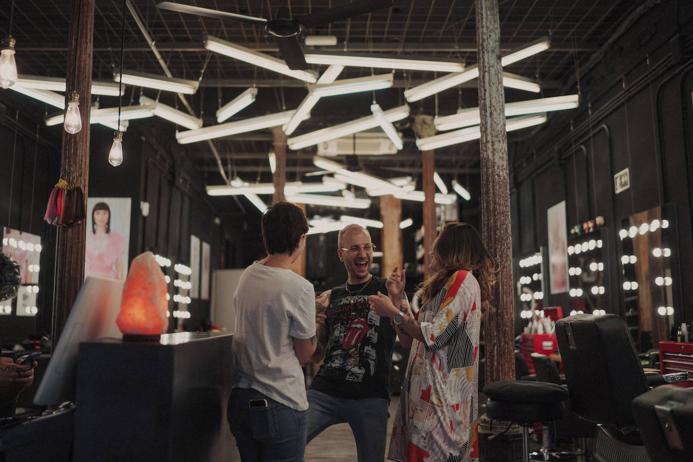 Fotos: Besos en Castro y boda en Madrid: la historia de amor de Esther y María bajo el prisma de un fotógrafo vizcaíno