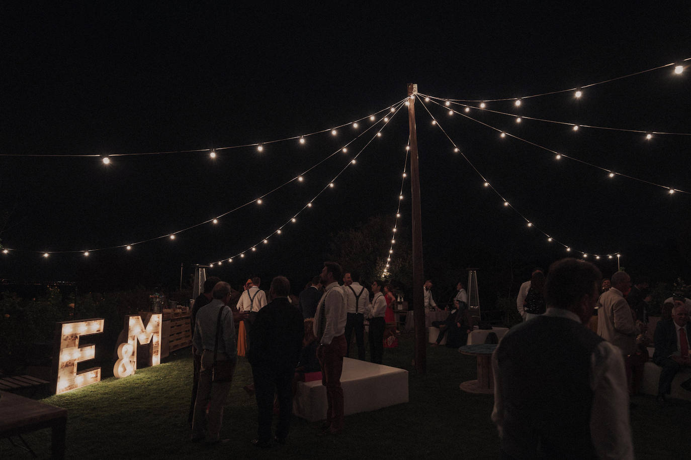 Fotos: Besos en Castro y boda en Madrid: la historia de amor de Esther y María bajo el prisma de un fotógrafo vizcaíno