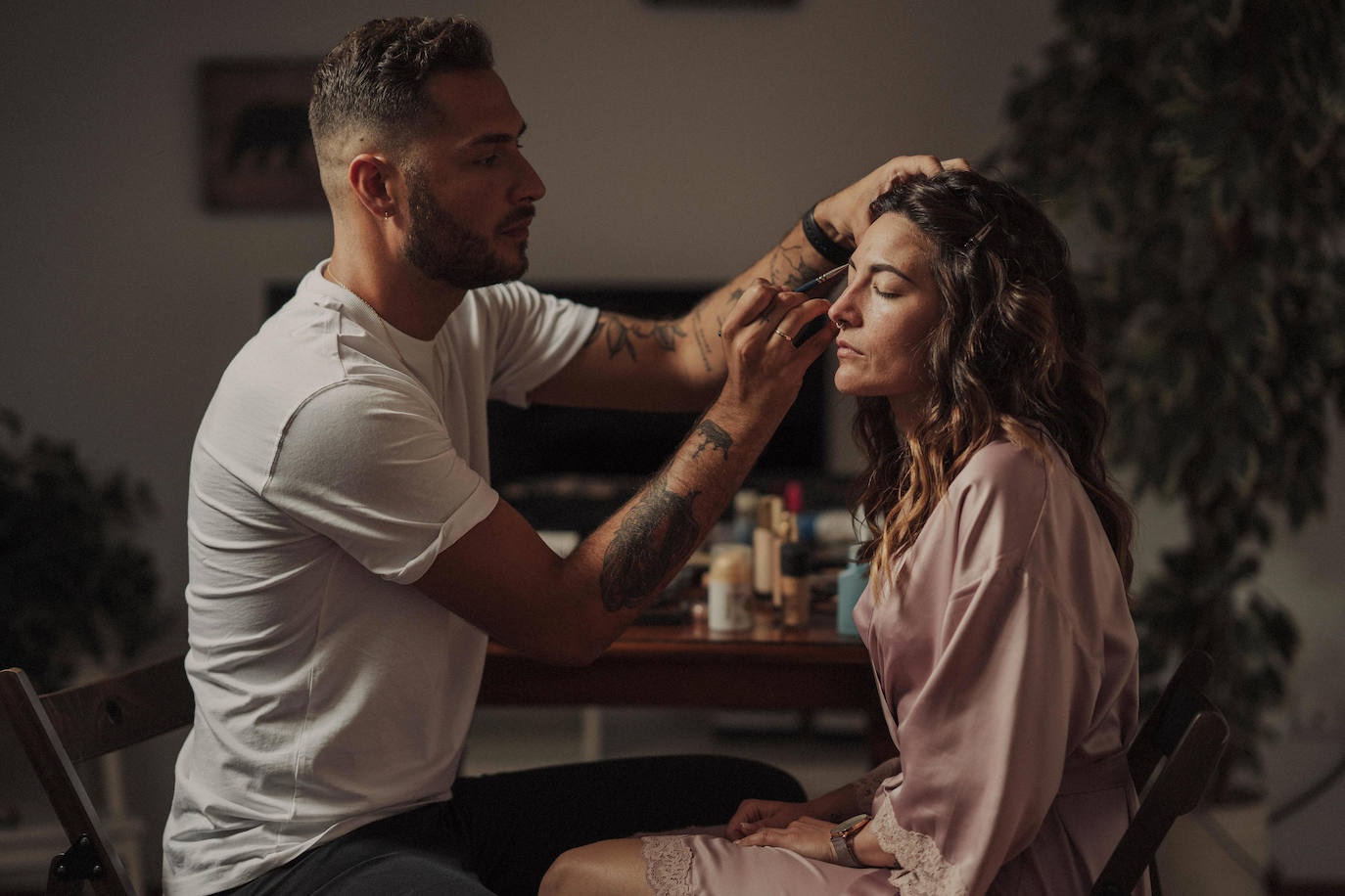 Fotos: Besos en Castro y boda en Madrid: la historia de amor de Esther y María bajo el prisma de un fotógrafo vizcaíno