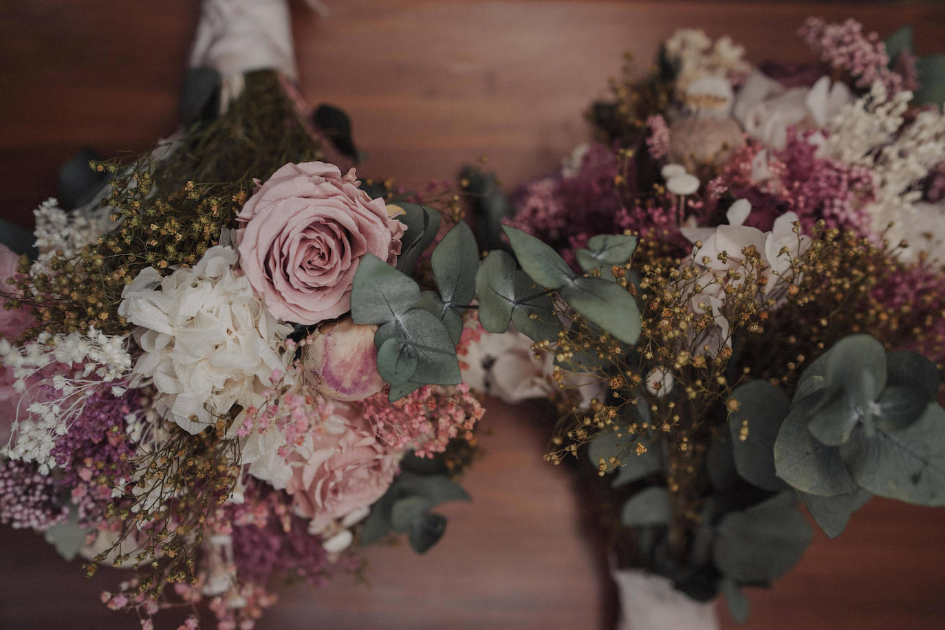 Fotos: Besos en Castro y boda en Madrid: la historia de amor de Esther y María bajo el prisma de un fotógrafo vizcaíno