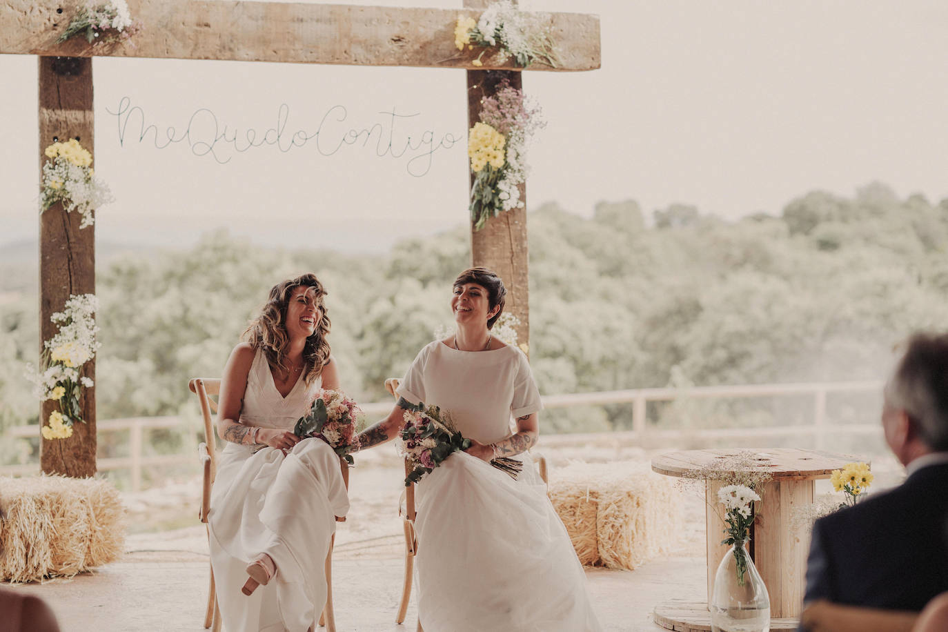 Fotos: Besos en Castro y boda en Madrid: la historia de amor de Esther y María bajo el prisma de un fotógrafo vizcaíno