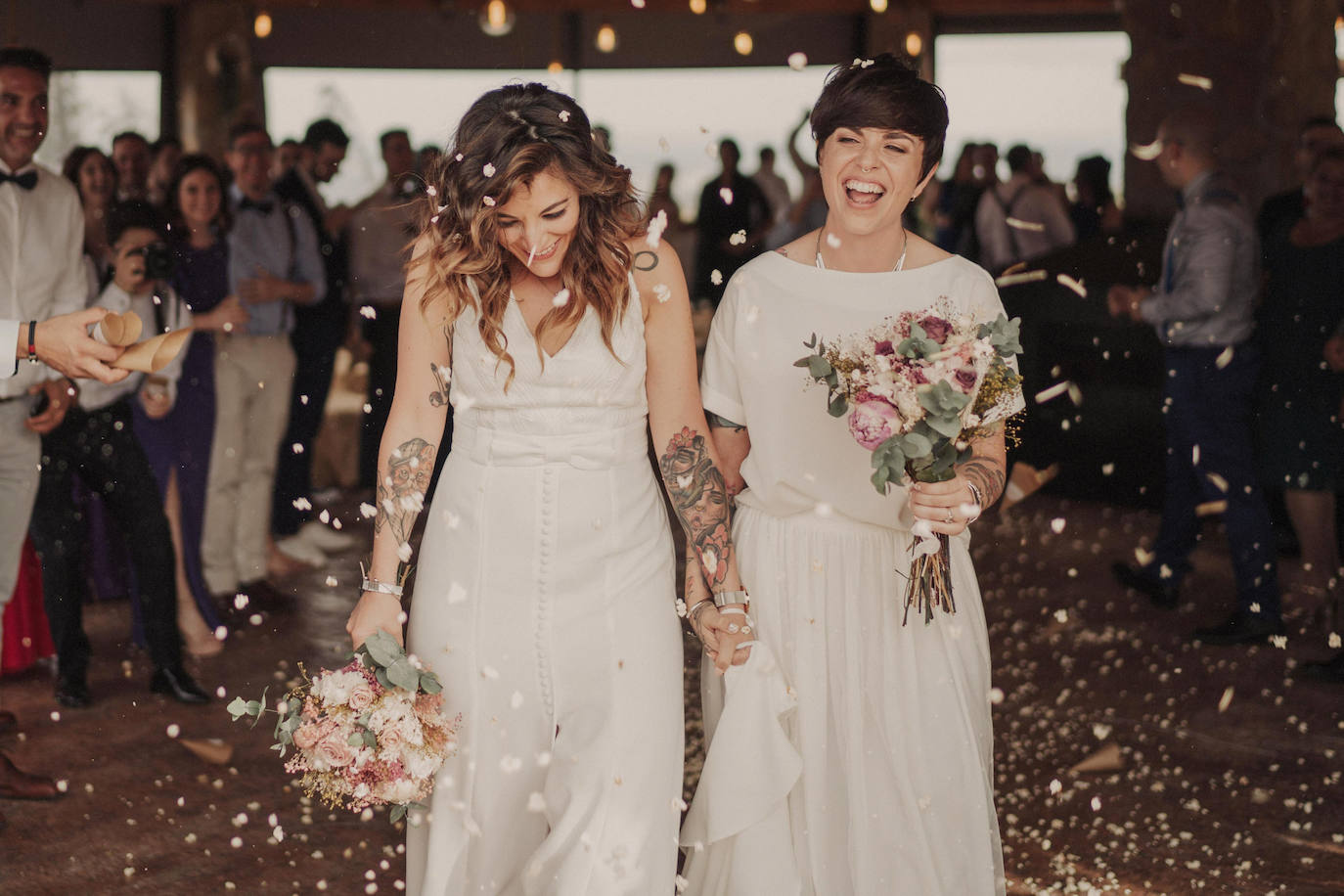 Fotos: Besos en Castro y boda en Madrid: la historia de amor de Esther y María bajo el prisma de un fotógrafo vizcaíno