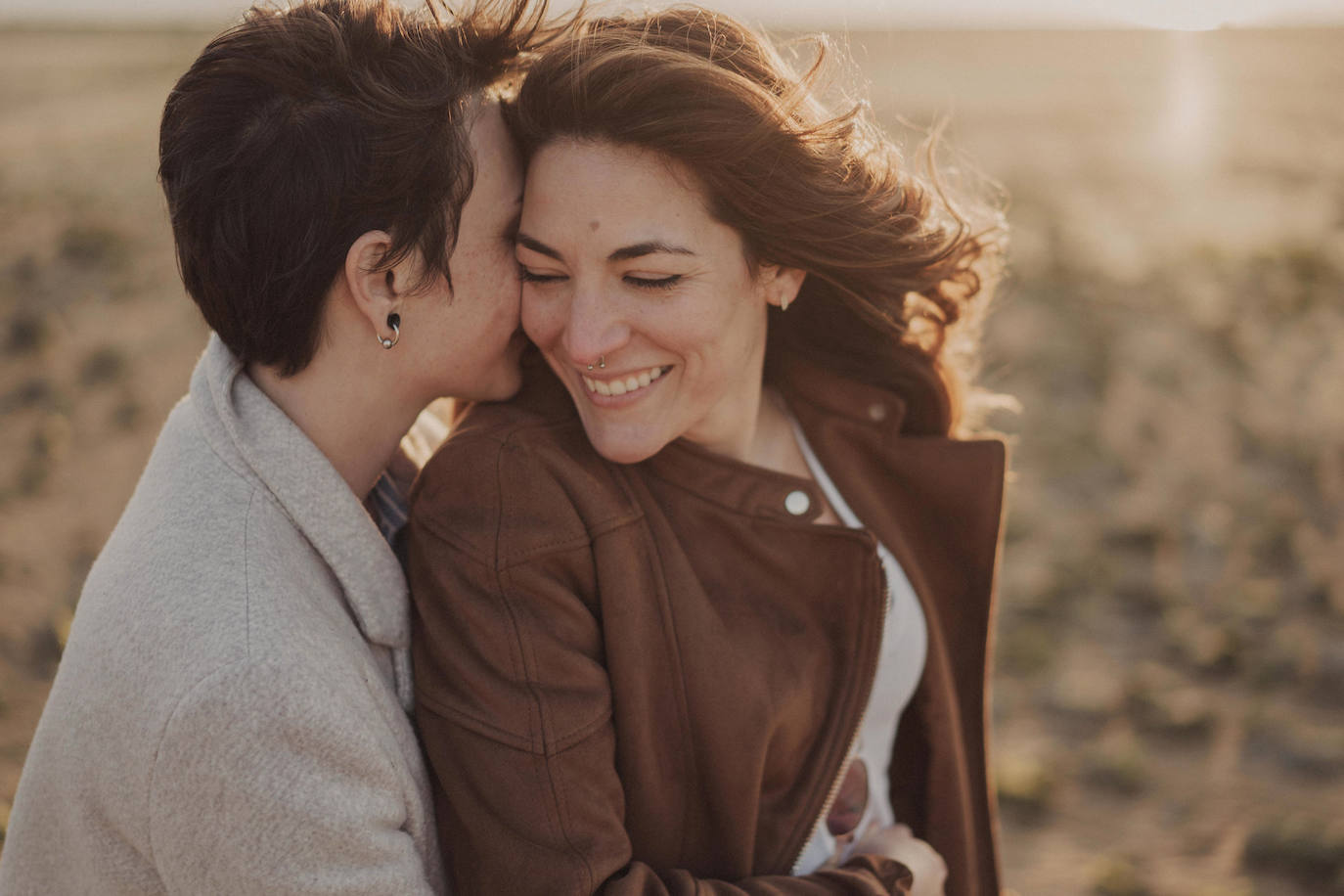 Fotos: Besos en Castro y boda en Madrid: la historia de amor de Esther y María bajo el prisma de un fotógrafo vizcaíno