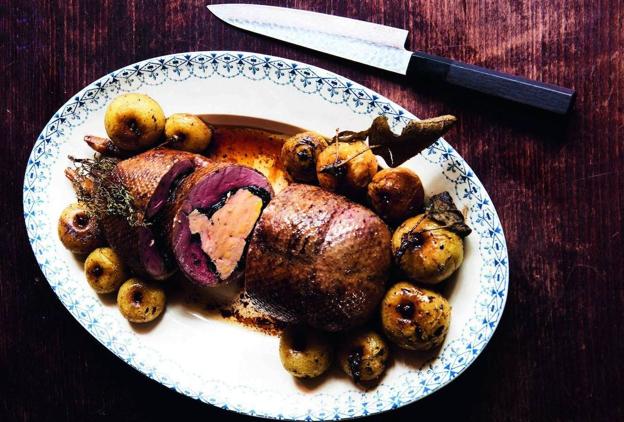 Ánade real relleno de foie gras de pato y trompetas de Bruno Doucet.