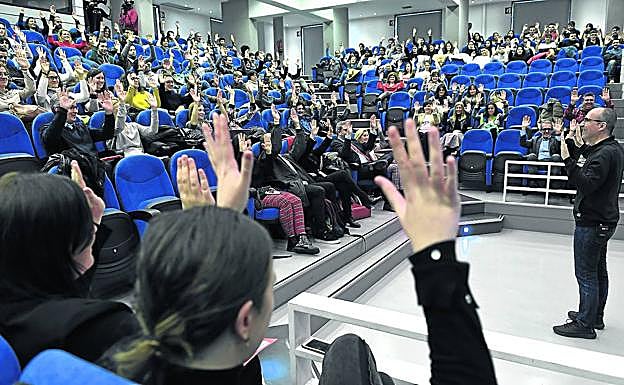 Alfonso Alcántara hizo participar al público en un intervención, que tiituló 'Y mi oportunidad, 'pa' cuándo'.