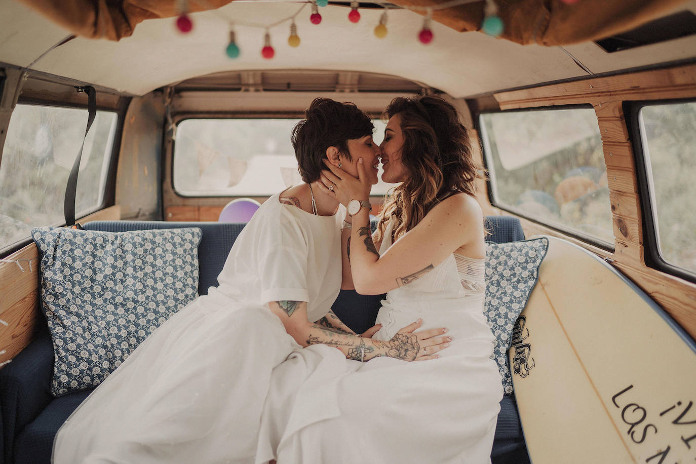 Fotos: Besos en Castro y boda en Madrid: la historia de amor de Esther y María bajo el prisma de un fotógrafo vizcaíno