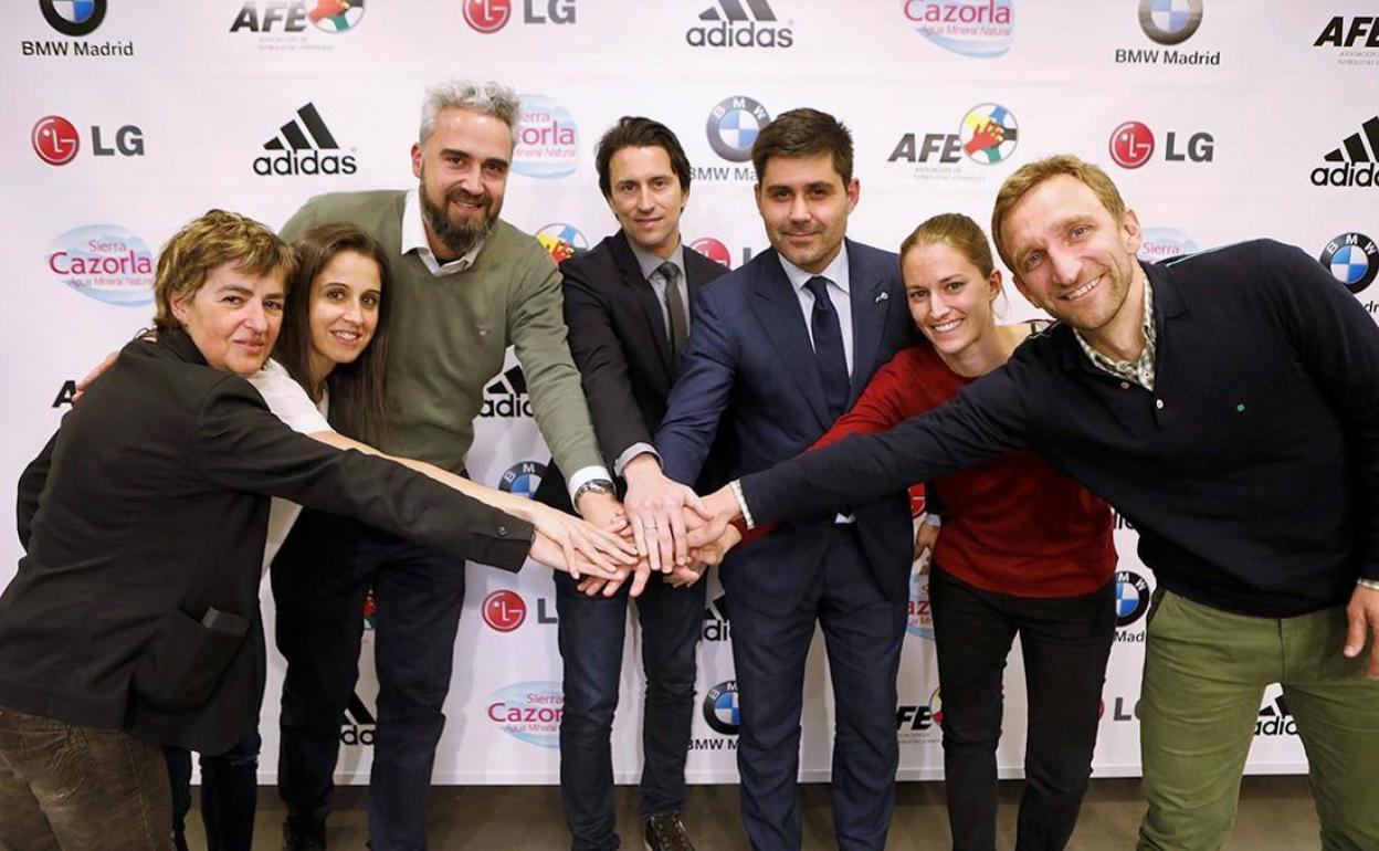 Representantes de la patronal y sindicatos en la reunión mantenida este martes. 