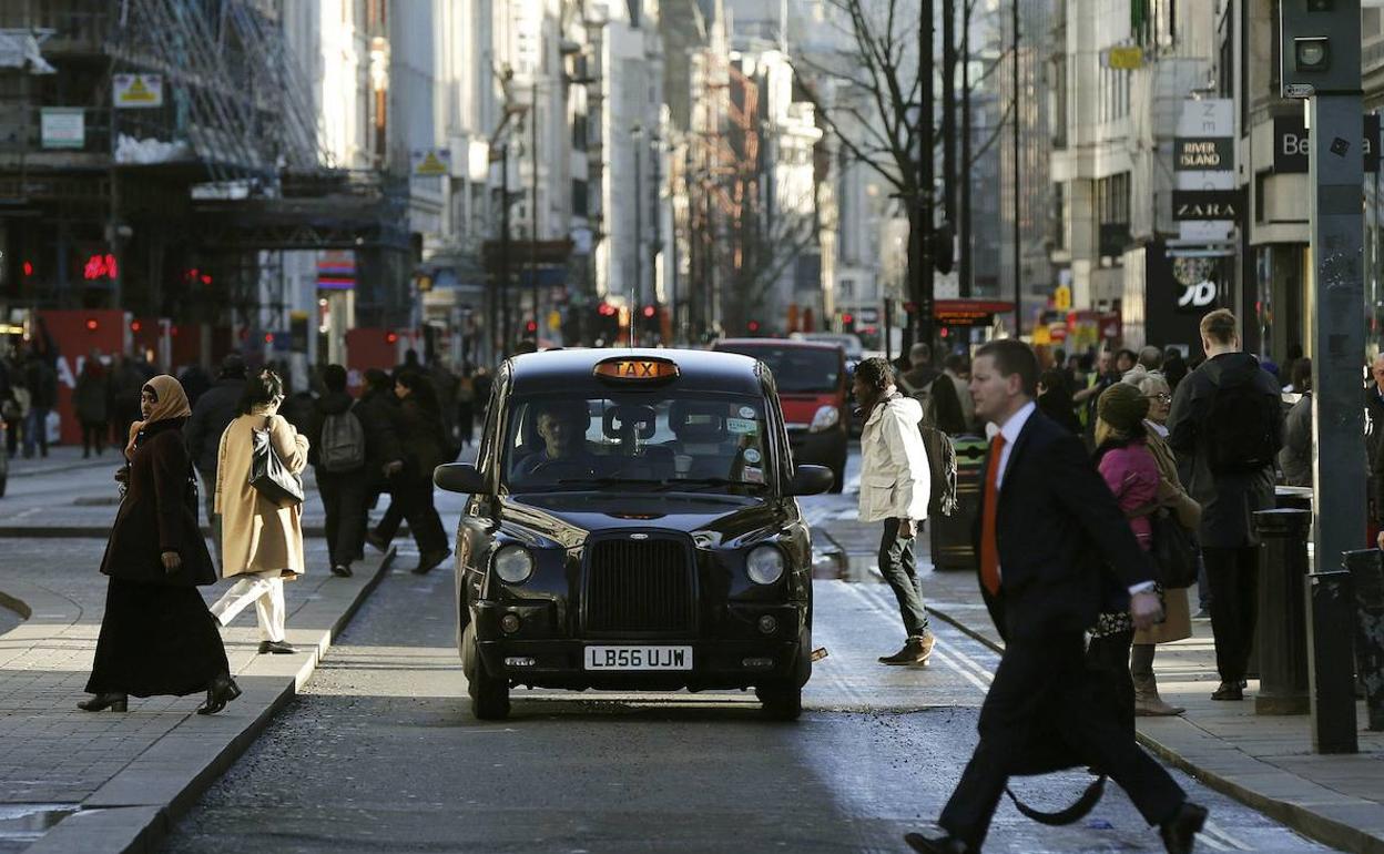 El Reino Unido exigirá a los inmigrantes que hablen inglés y una oferta de trabajo