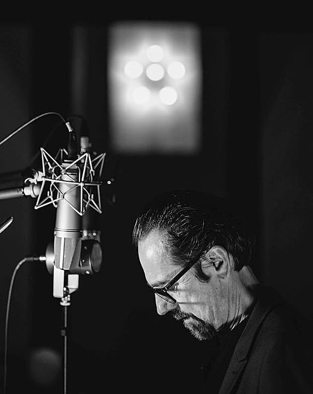 La lírica del ex Duncan Dhu aparentemente abunda en el pesimismo.