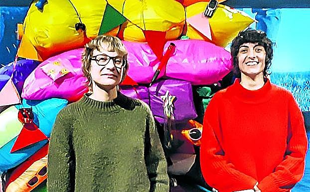 Briones y Durán, frente a una de sus instalaciones. 