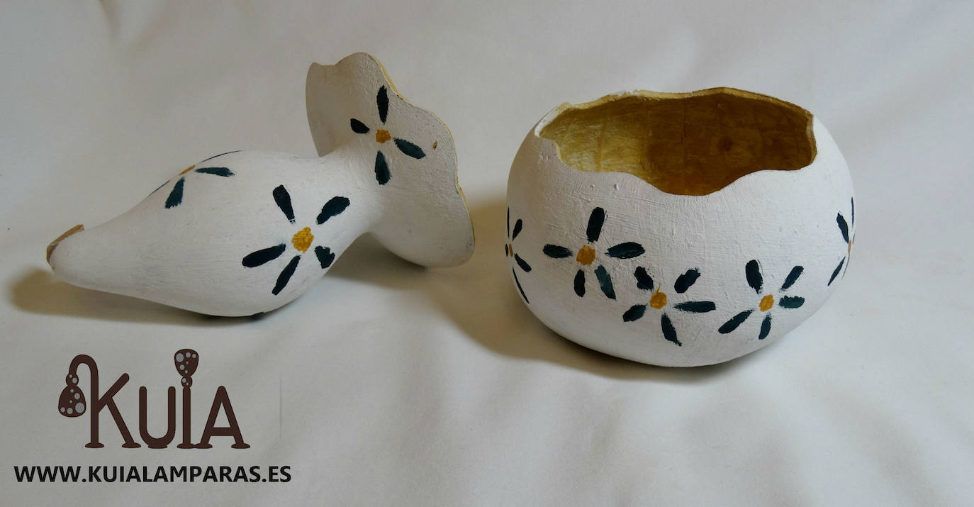 Fotos: El huerto alavés donde crecen lámparas, tazas, pendientes...