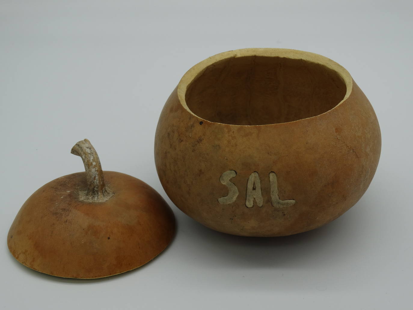 Fotos: El huerto alavés donde crecen lámparas, tazas, pendientes...