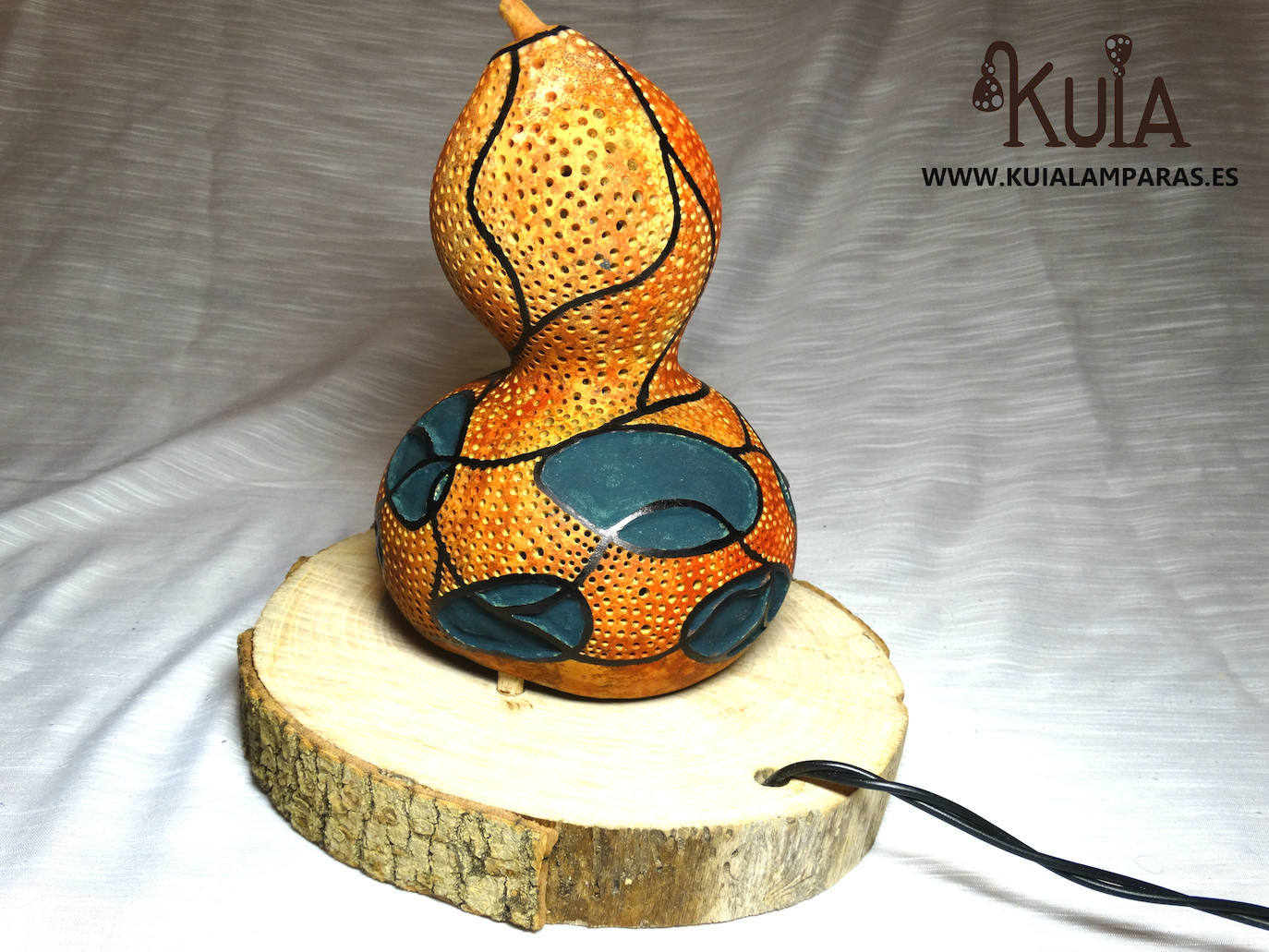 Fotos: El huerto alavés donde crecen lámparas, tazas, pendientes...