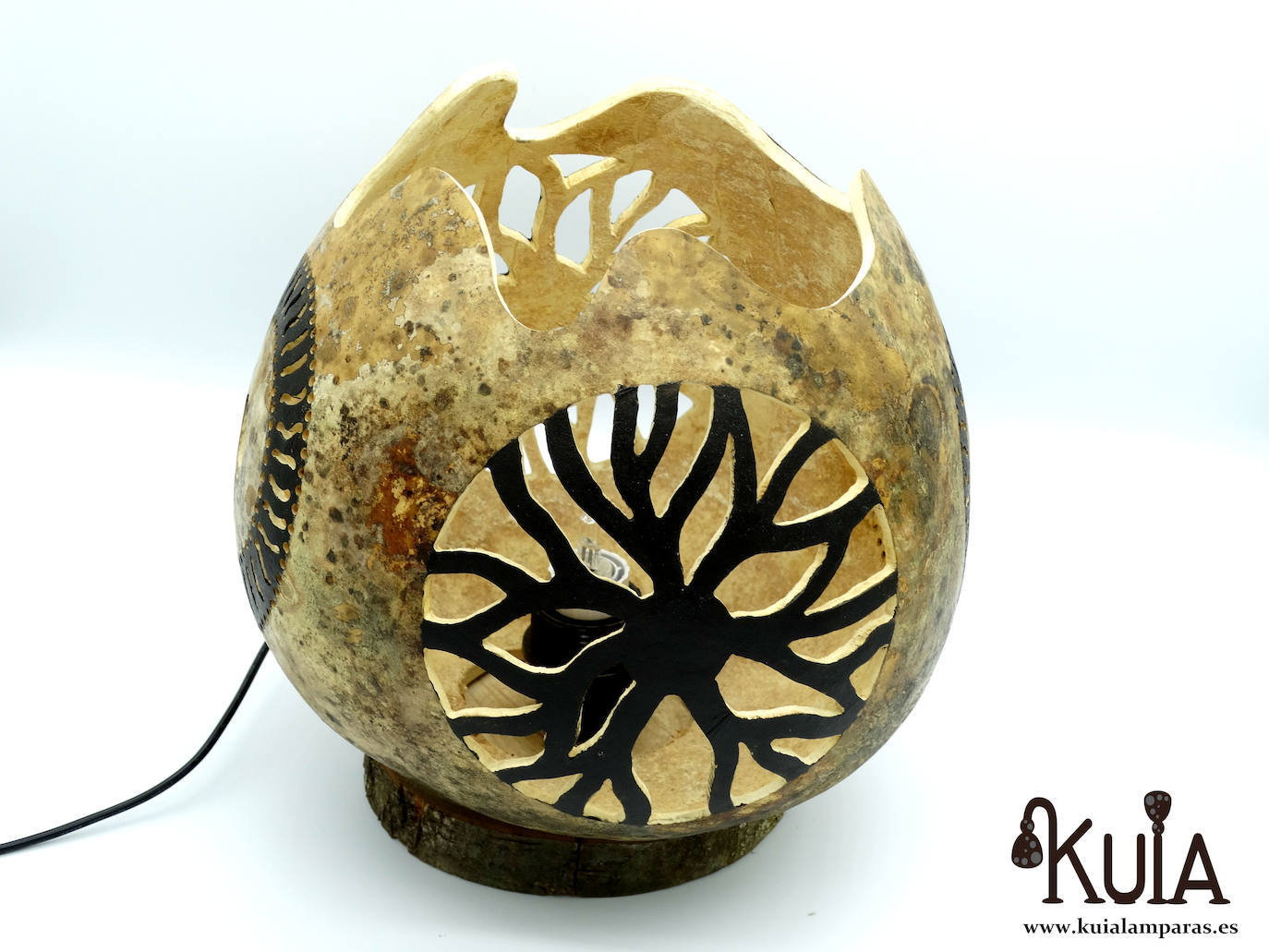 Fotos: El huerto alavés donde crecen lámparas, tazas, pendientes...