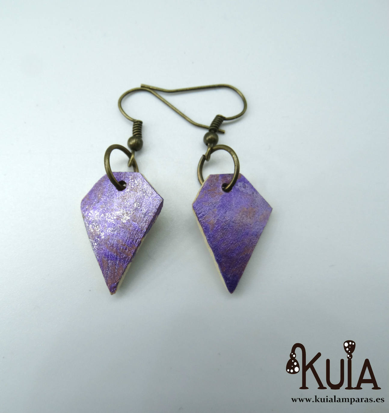 Fotos: El huerto alavés donde crecen lámparas, tazas, pendientes...