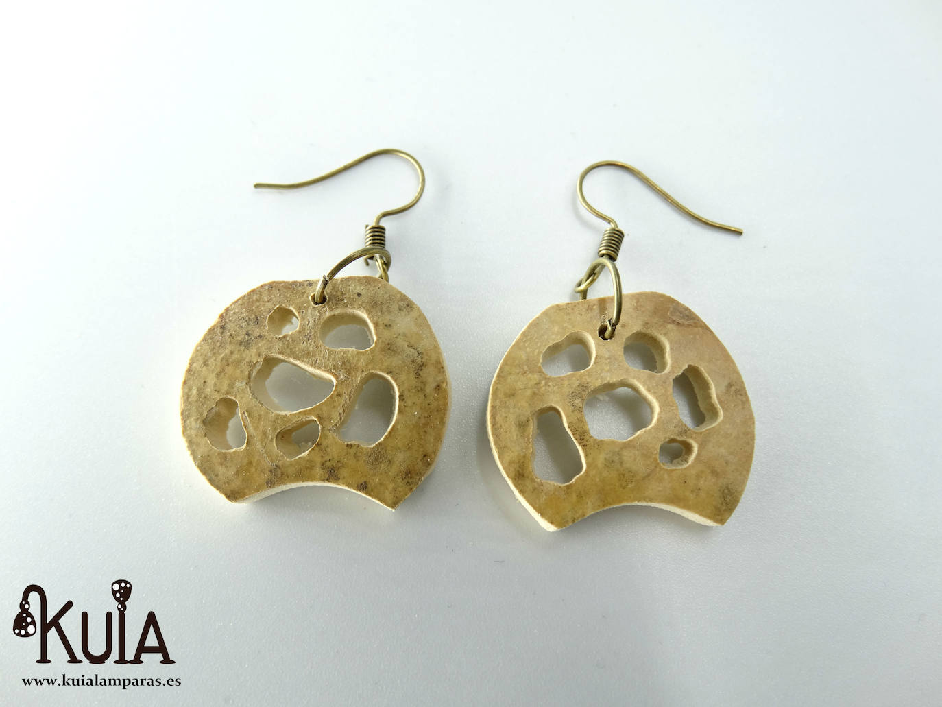 Fotos: El huerto alavés donde crecen lámparas, tazas, pendientes...