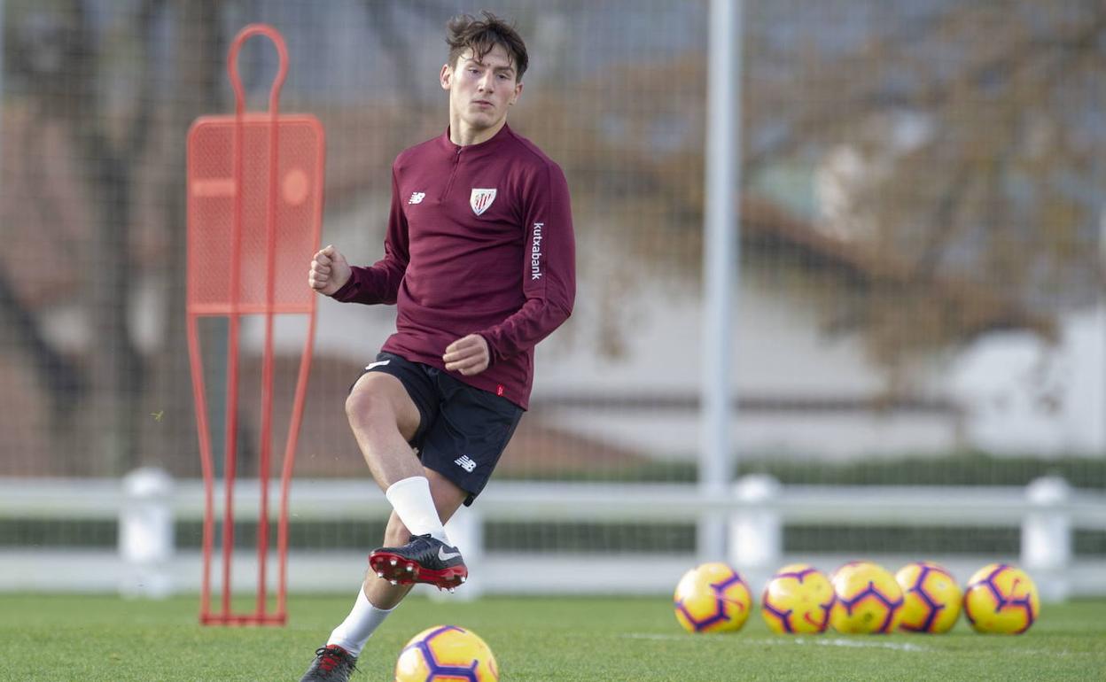 Unai Vencedor, en un entrenamiento en Lezama. 