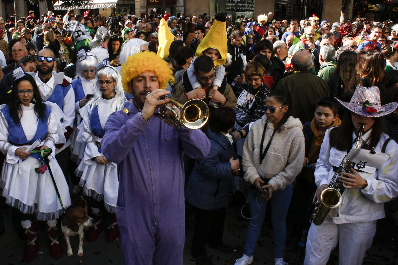 Fotos: Los Pintores ponen la máscara a Vitoria
