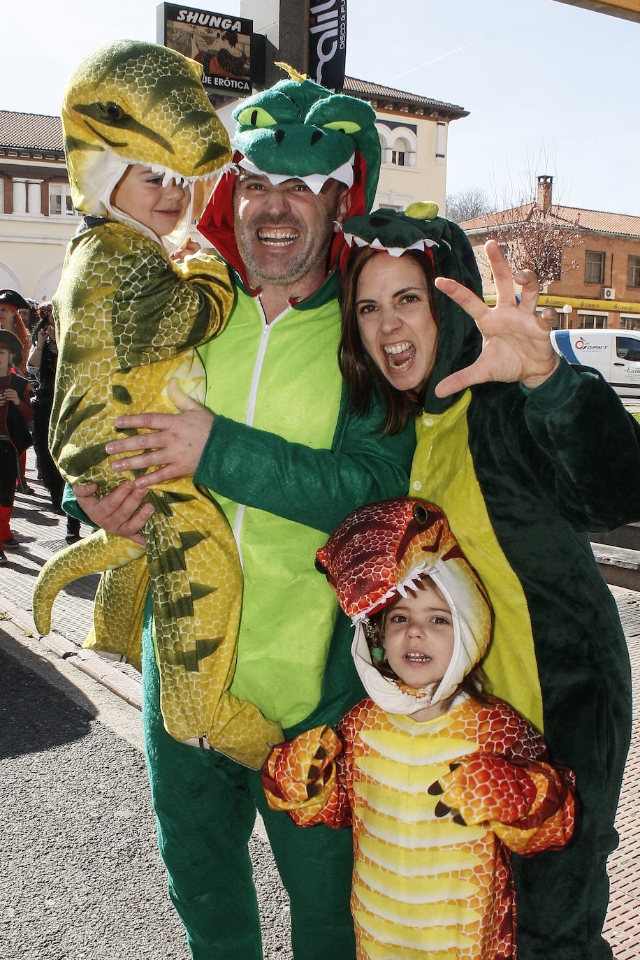 Fotos: Los Pintores ponen la máscara a Vitoria