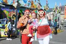 Fotos: Los bilbaínos disfrutan a tope del domingo de Carnaval