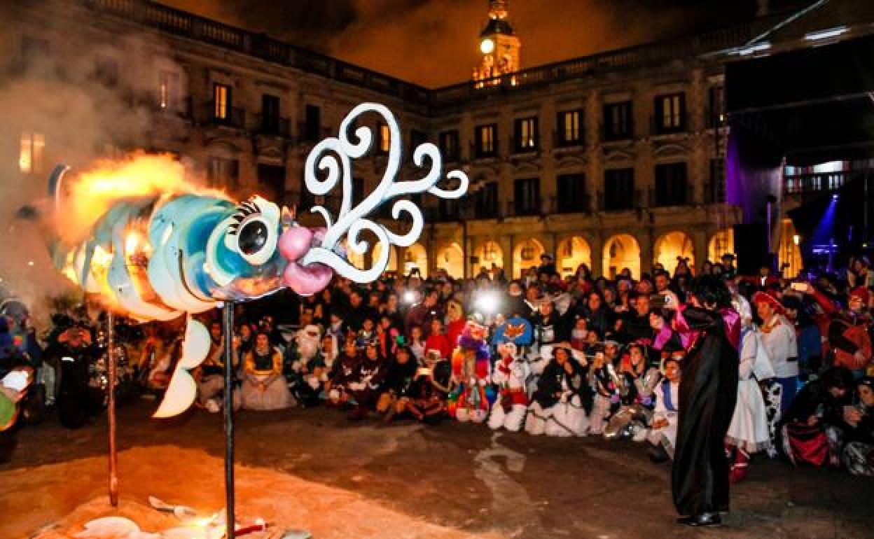 Un grupo de chicas, disfradas de Catrinas para despedir al Carnaval. 